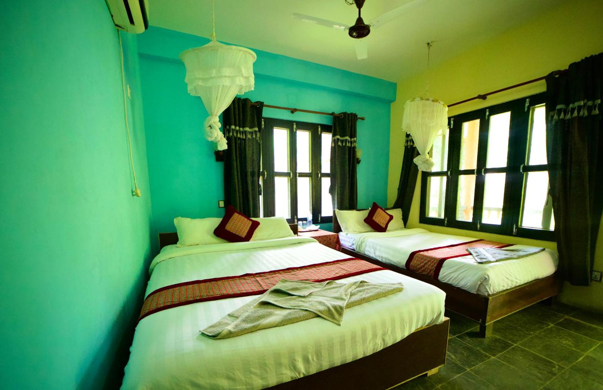 Chitwan Gaida Lodge - Animal Lovers & Birdwatchers Paradise Sauraha Extérieur photo