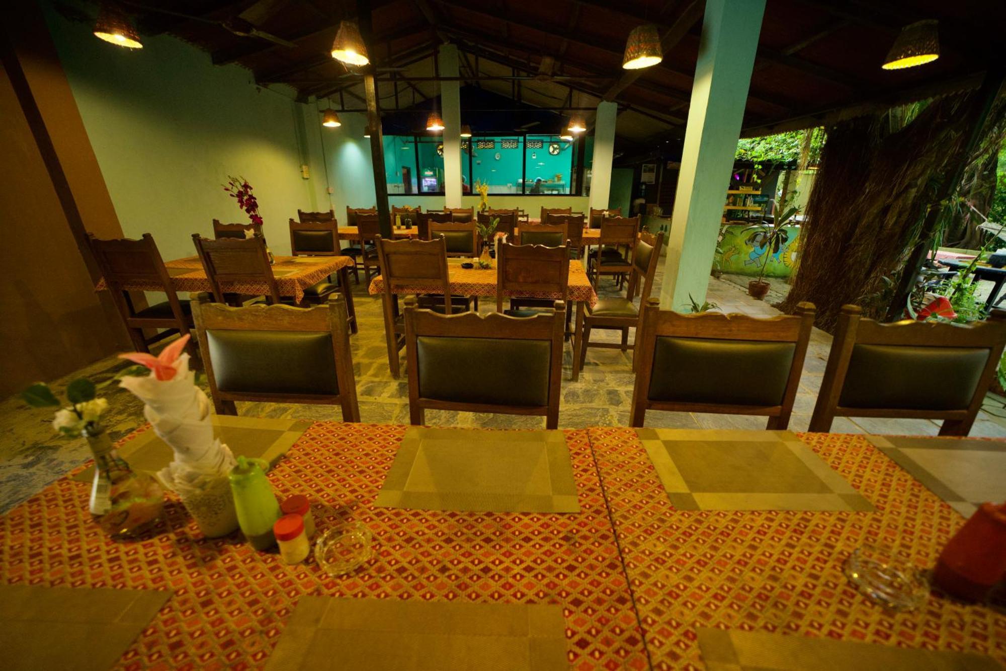 Chitwan Gaida Lodge - Animal Lovers & Birdwatchers Paradise Sauraha Extérieur photo
