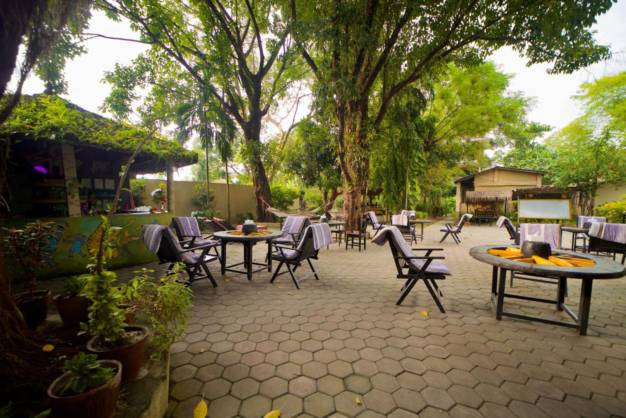 Chitwan Gaida Lodge - Animal Lovers & Birdwatchers Paradise Sauraha Extérieur photo